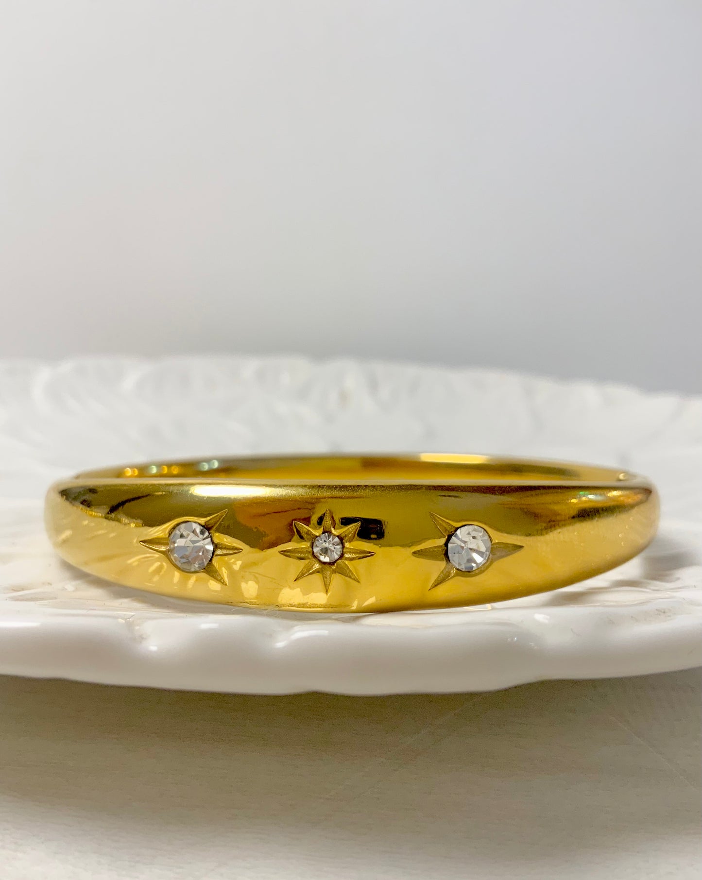 Lunar cuff