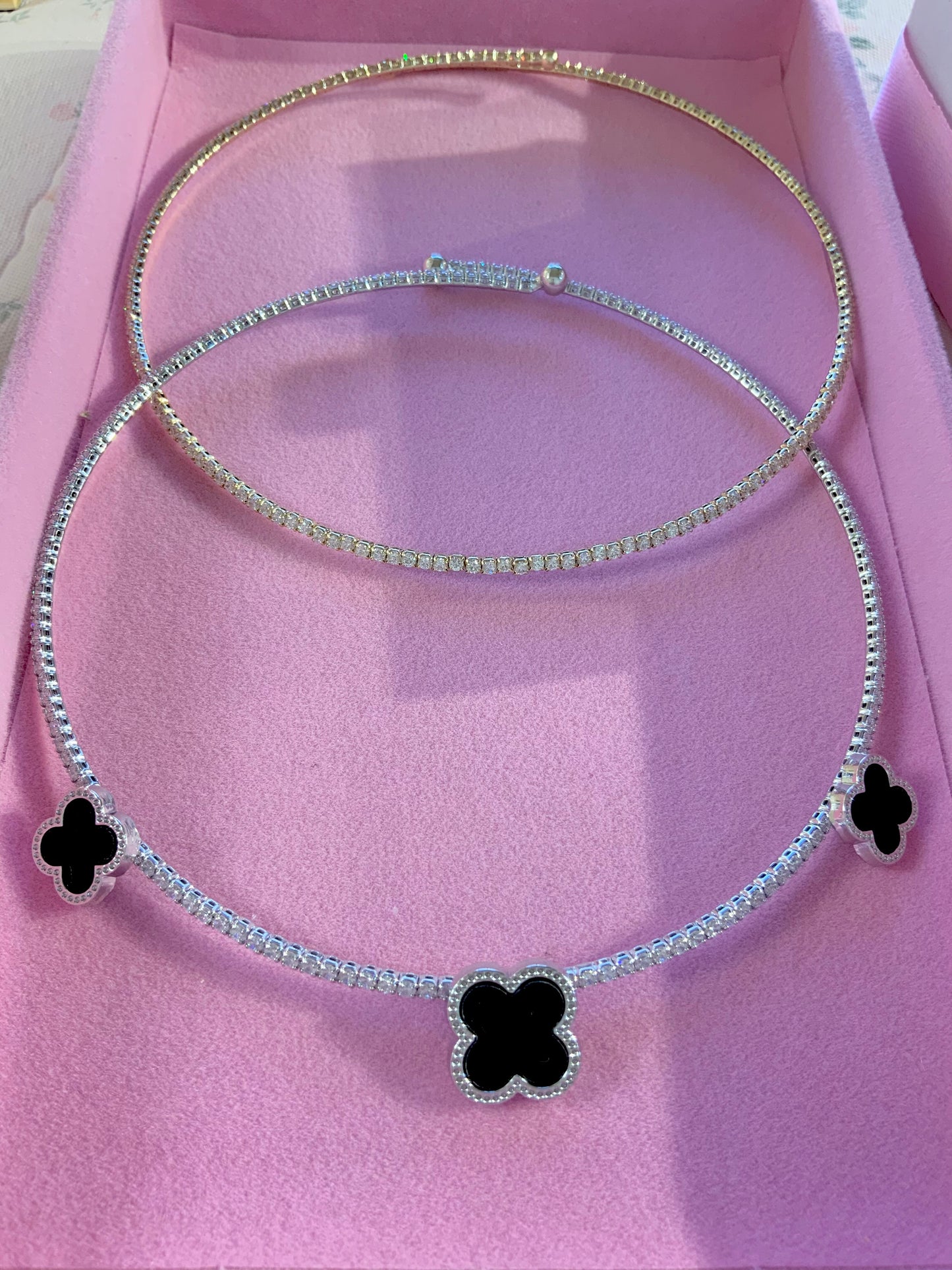 Noir Clover Choker