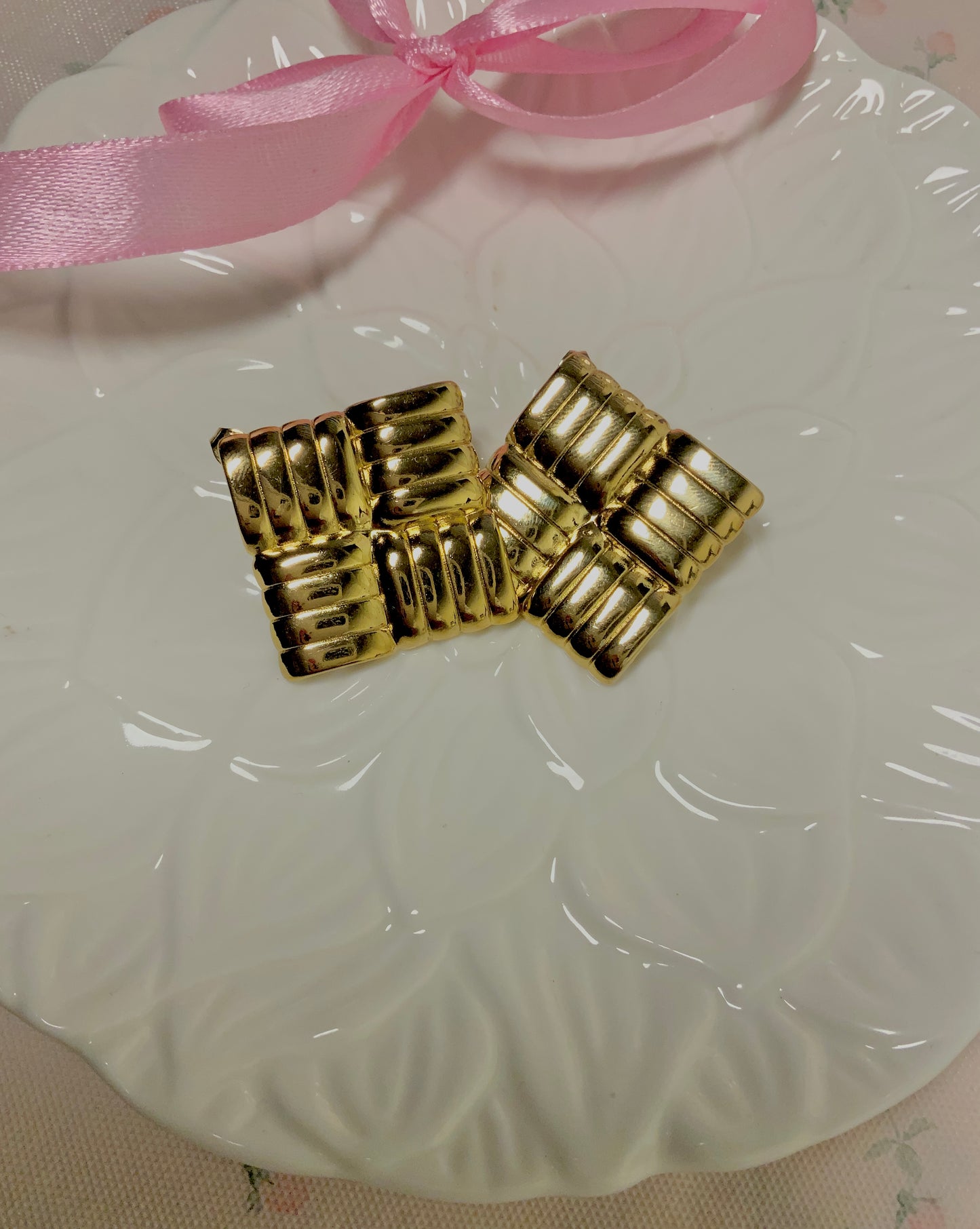 Rhombus chunky studs