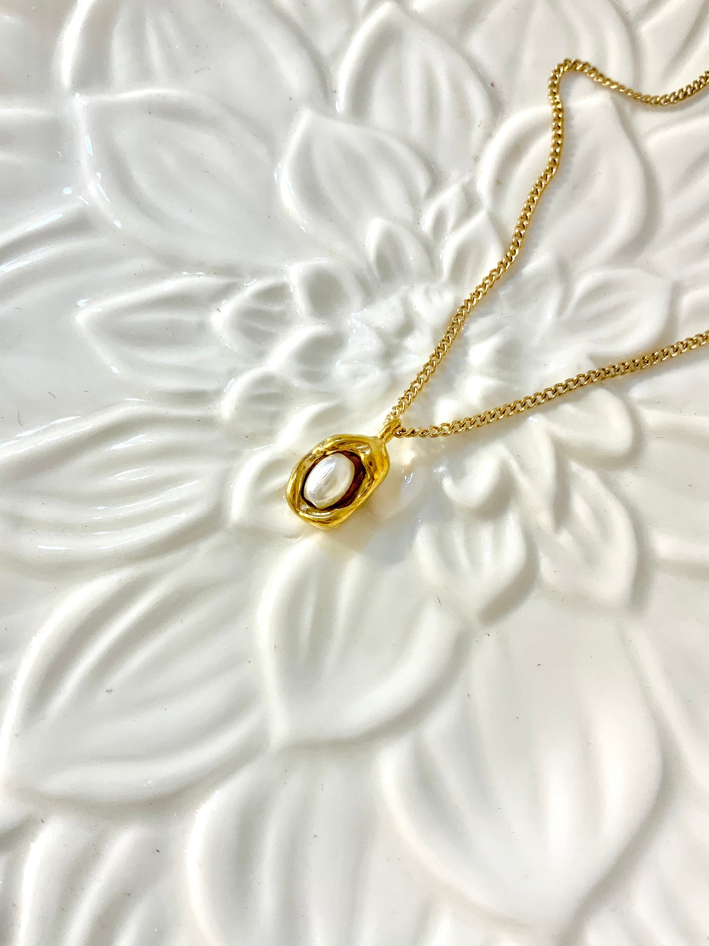 Avo necklace