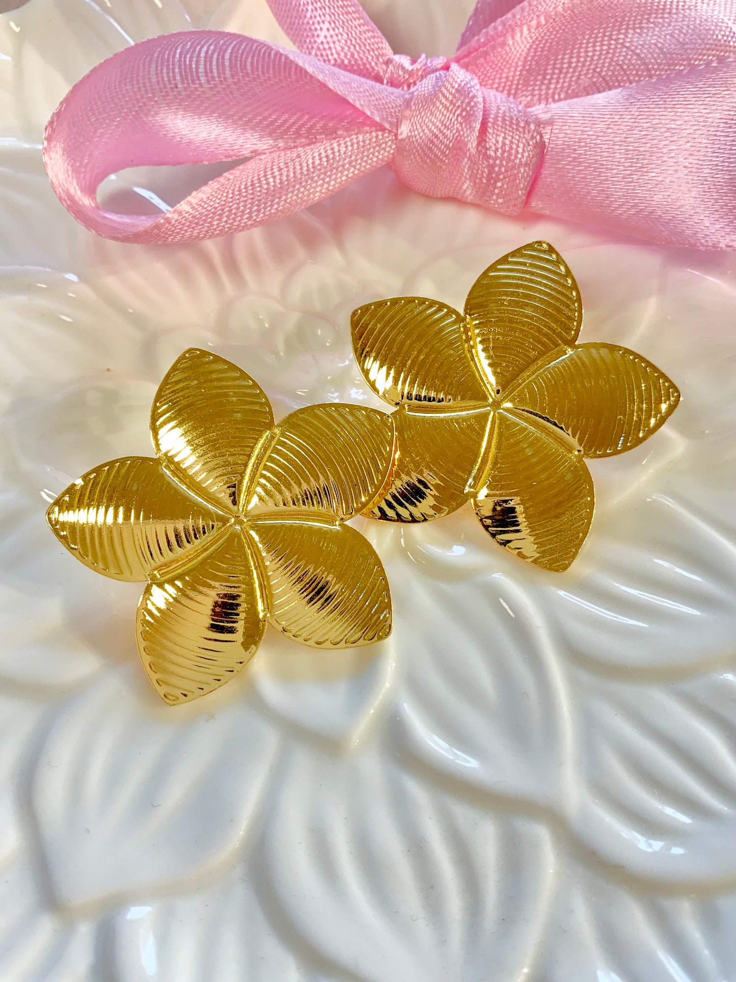 Lush petal glow studs