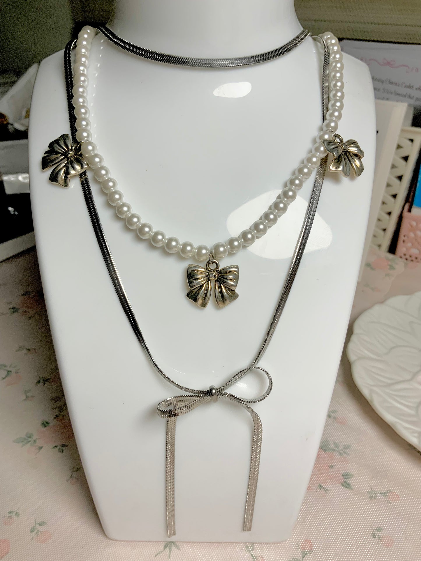 Ribbon bow necklace