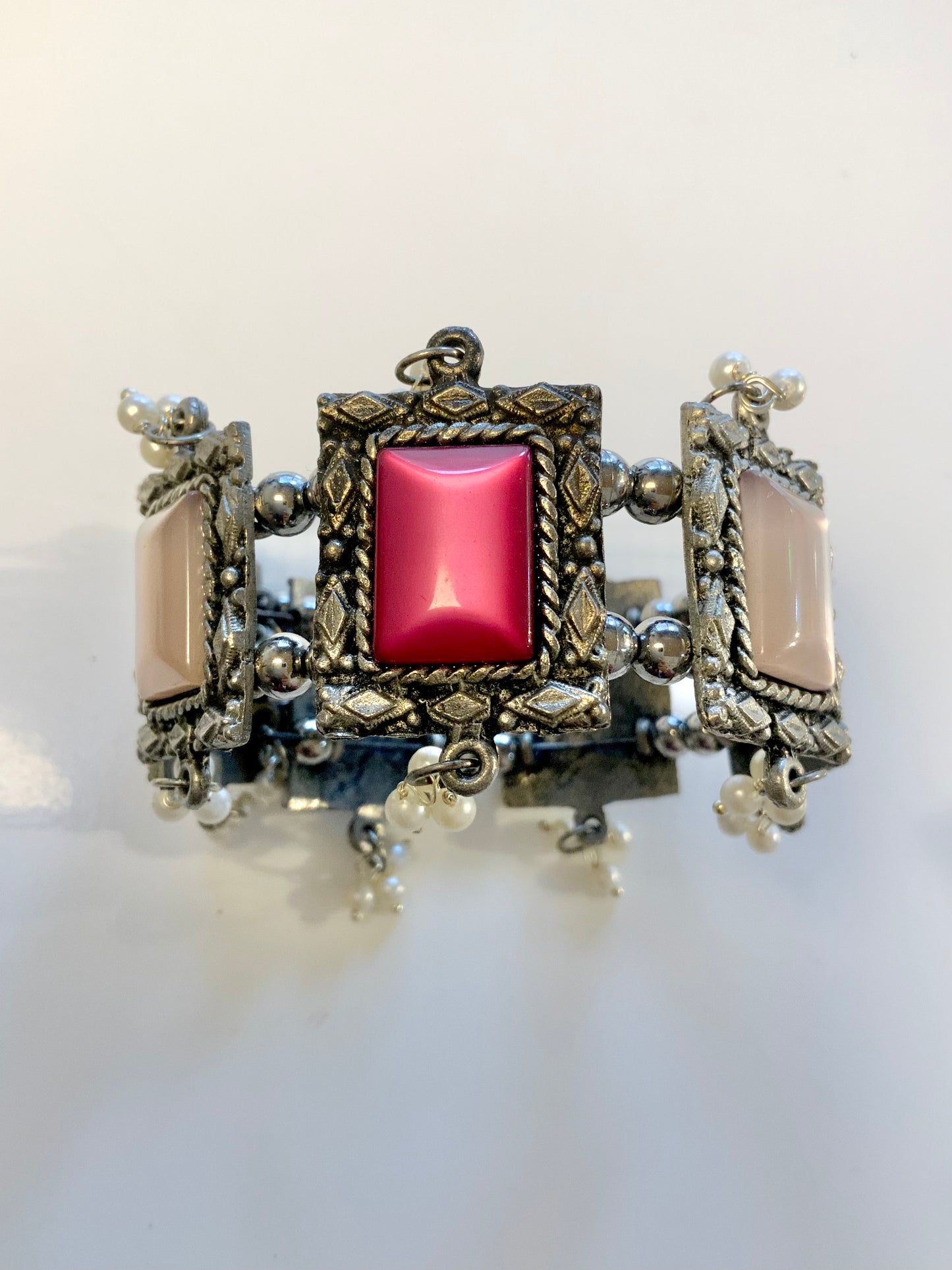 The royal courtyard cuff