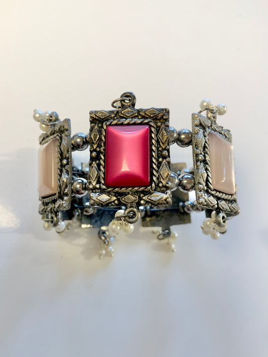 The royal courtyard cuff
