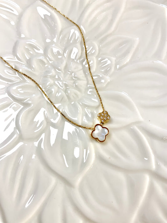 Cloverina necklace