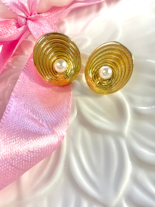 The golden Tide studs