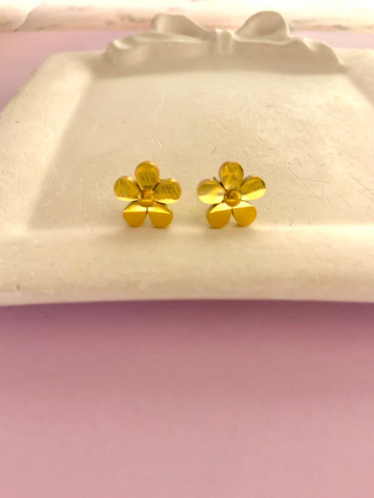 Daisy studs
