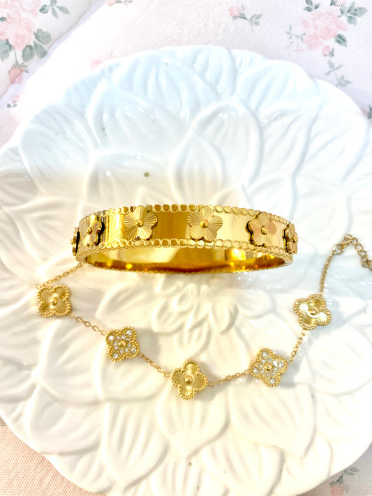Camellia cuff