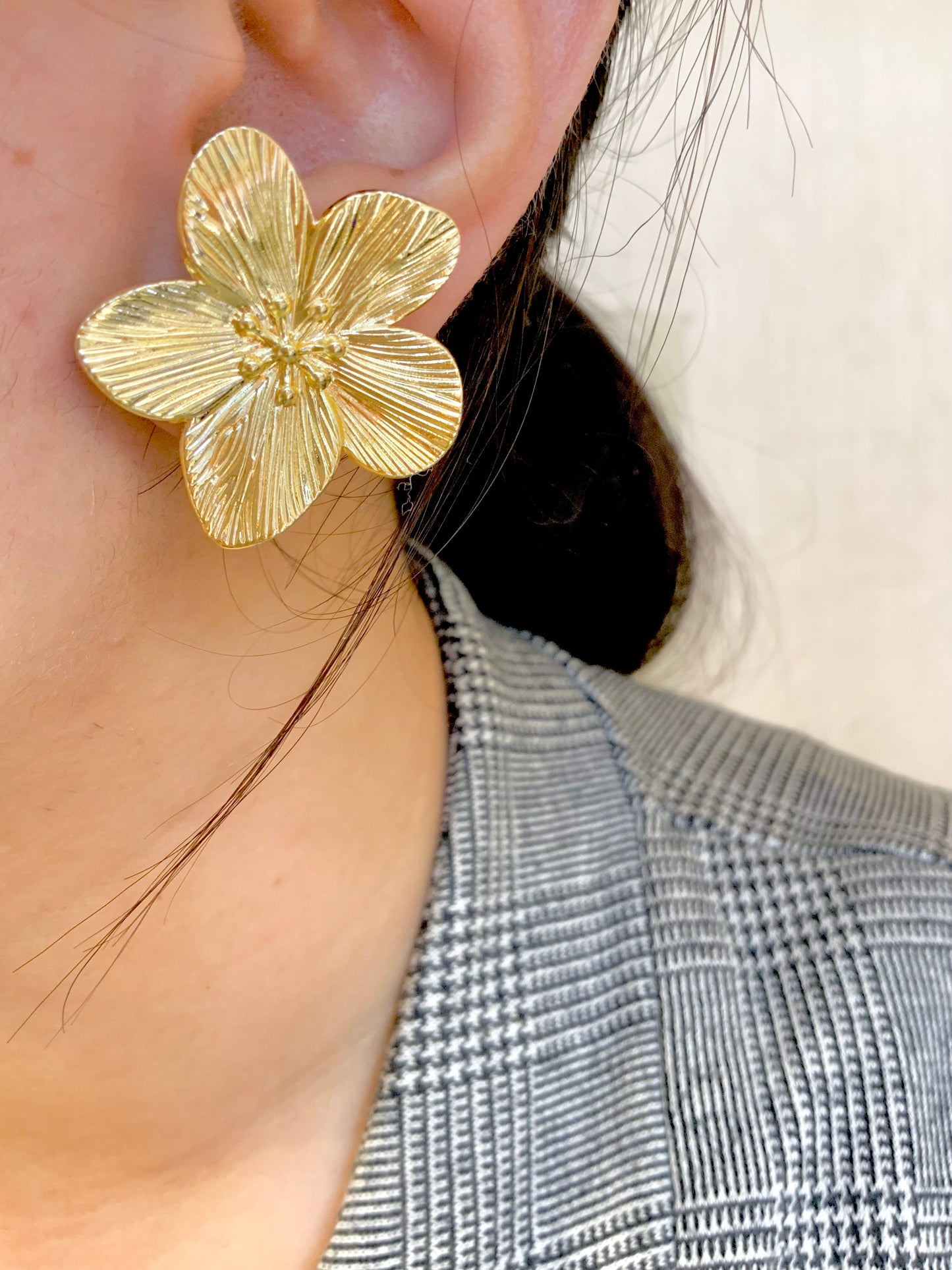Bloom studs