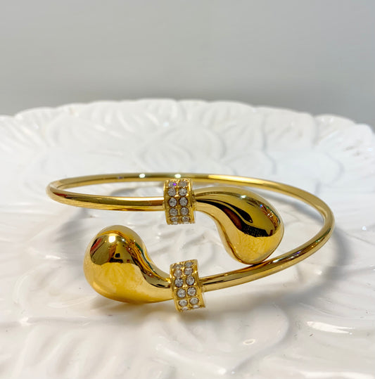 Liquid silhouette cuff