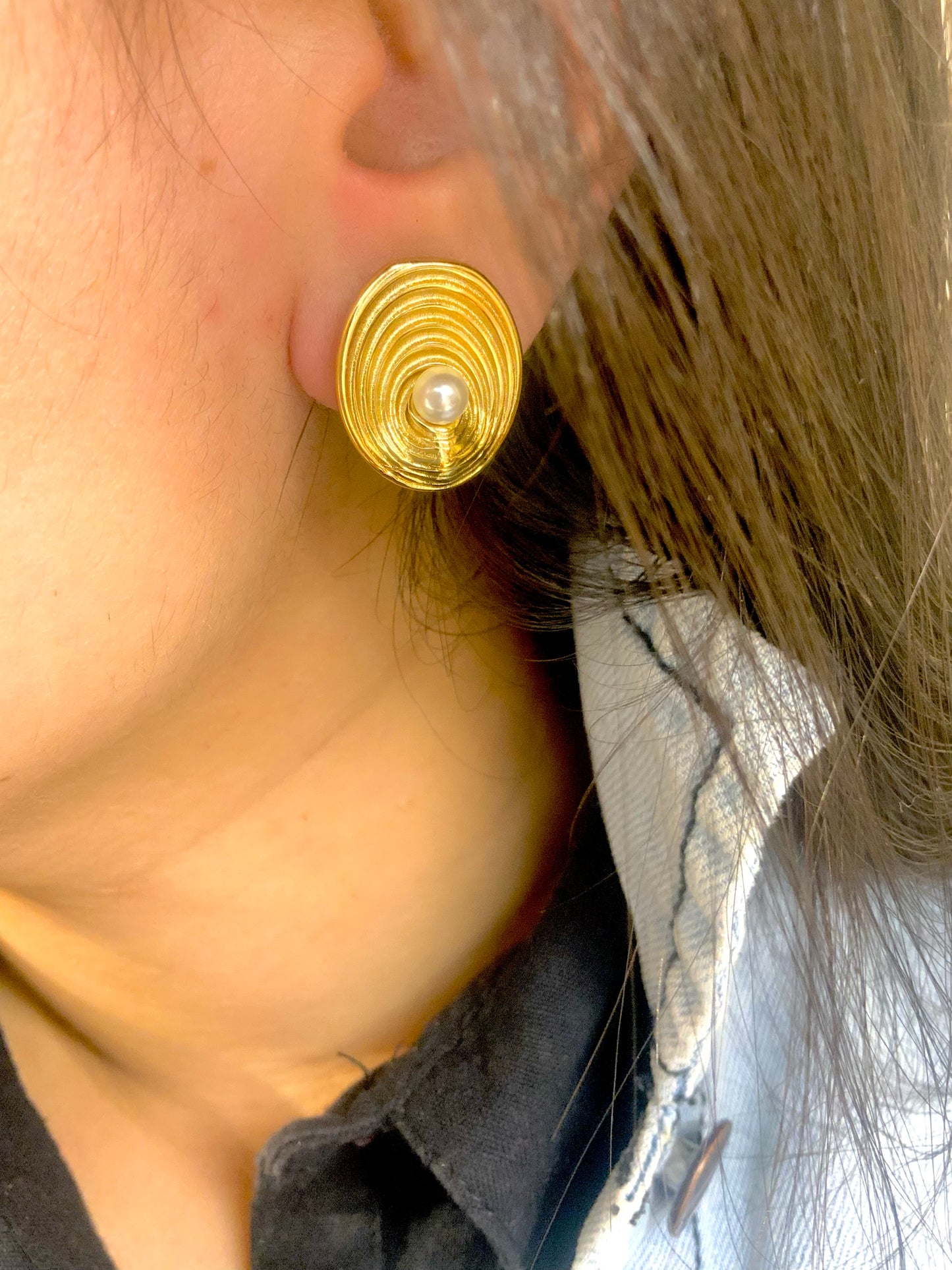 The golden Tide studs