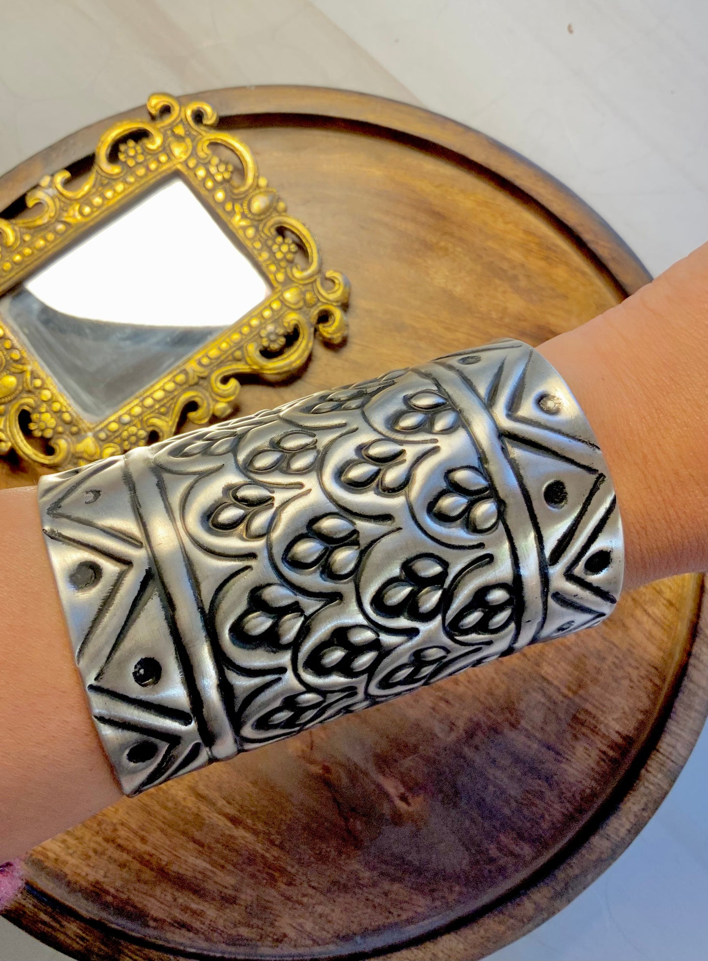 Gulesha cuff