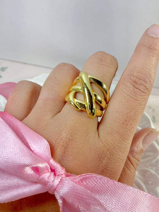 Tangled ring
