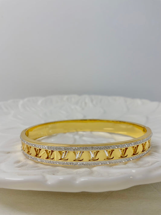 The Lv cuff