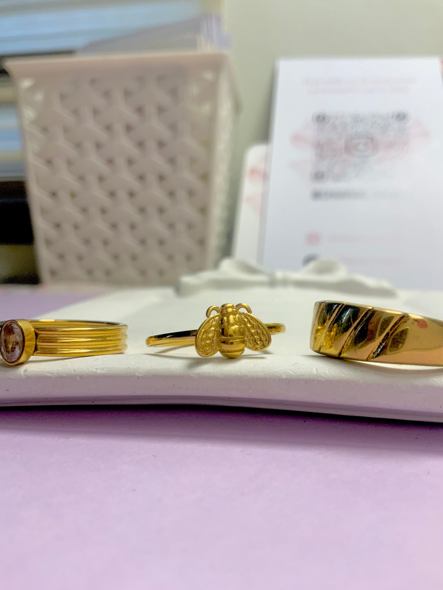Bee ring