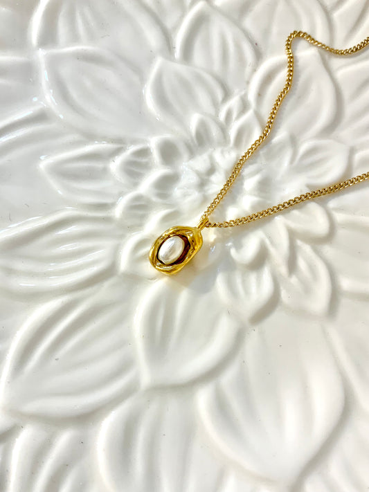 Avo necklace