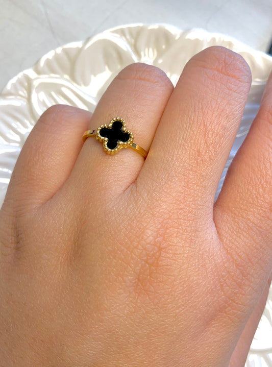 Clover ring
