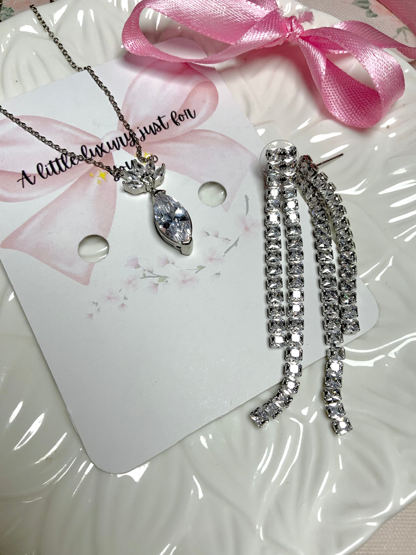 Thumbelina necklace