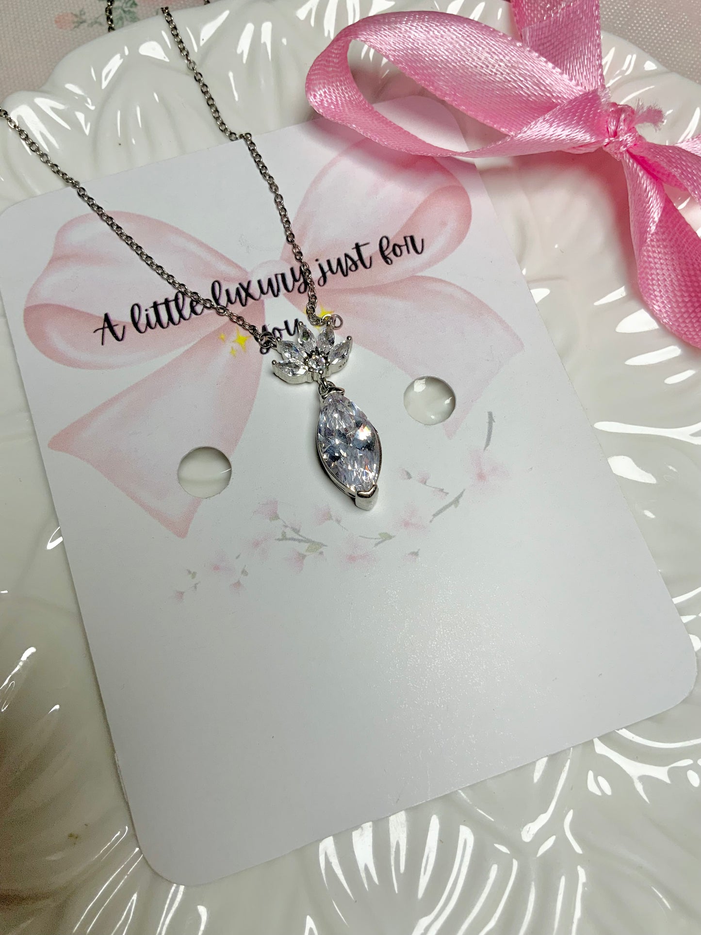 Thumbelina necklace