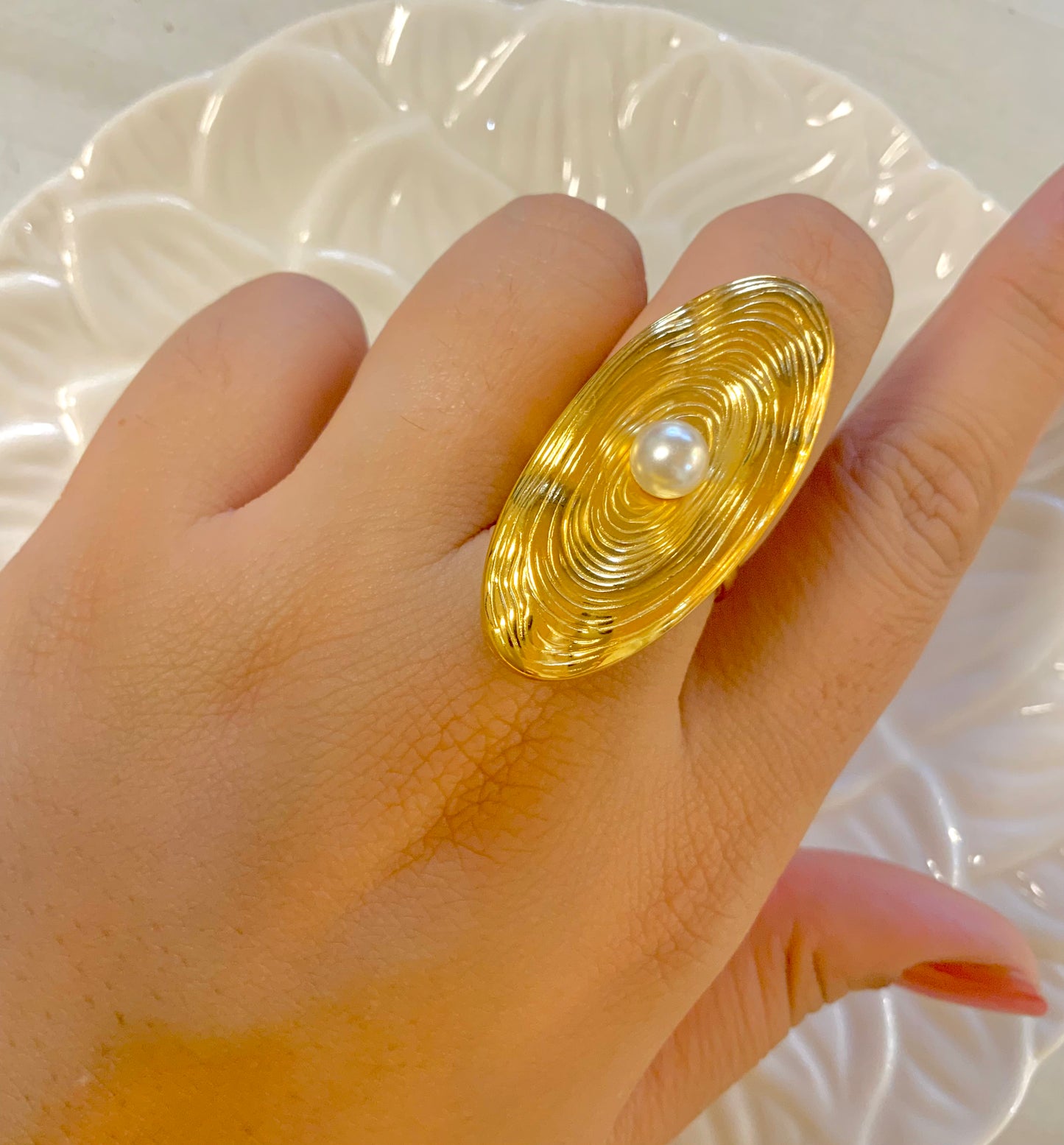 Golden ripple pearl ring