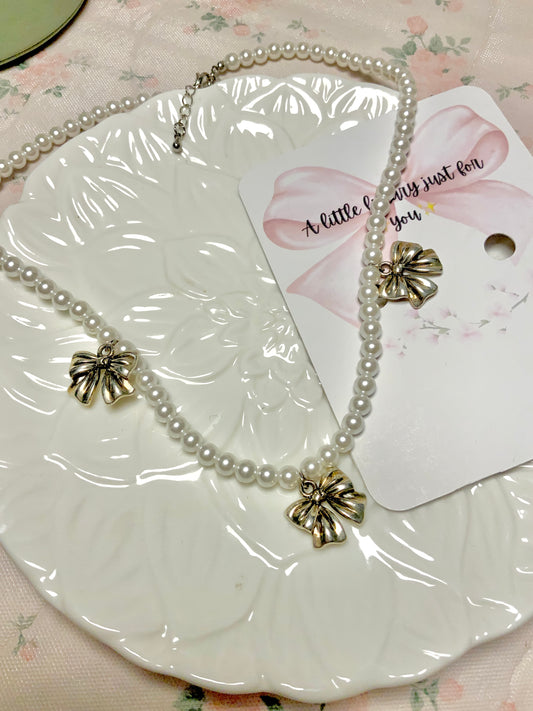 Bowarina necklace