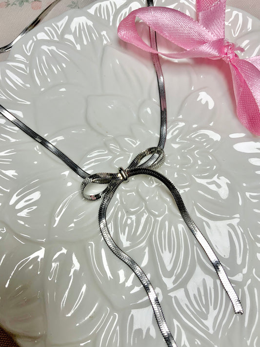 Ribbon bow necklace