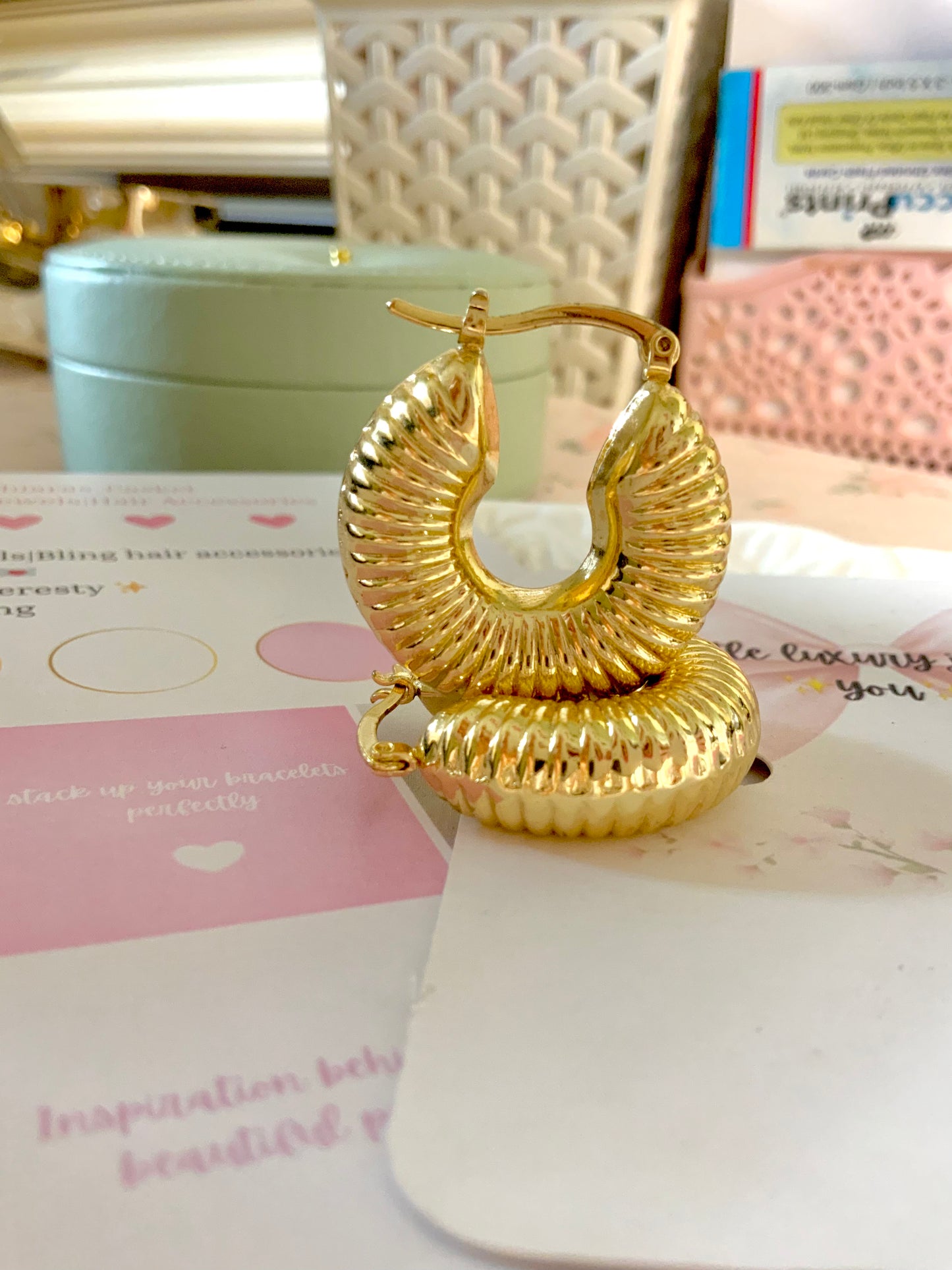 Worm hoops