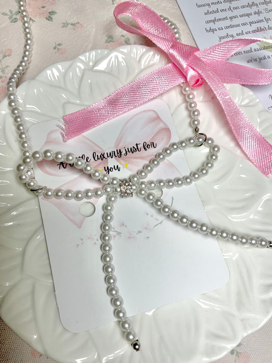 Couqette necklace