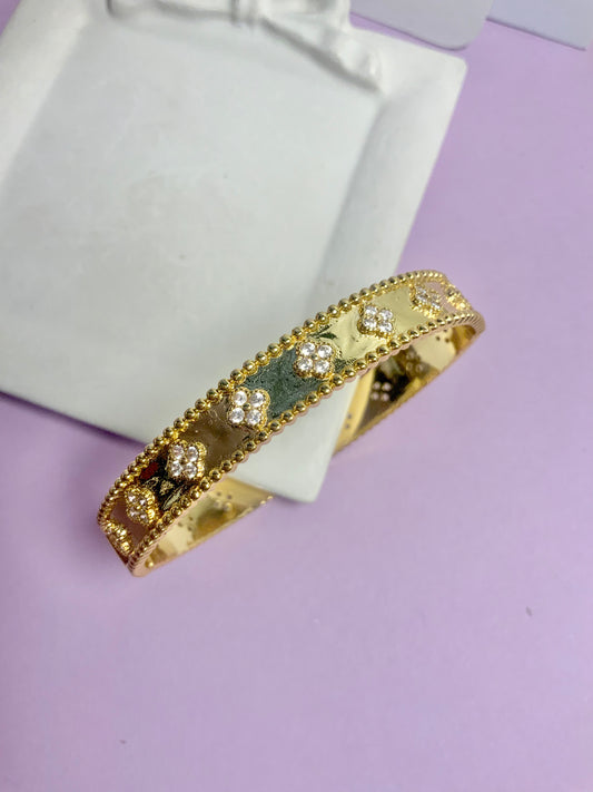 Clover cuff