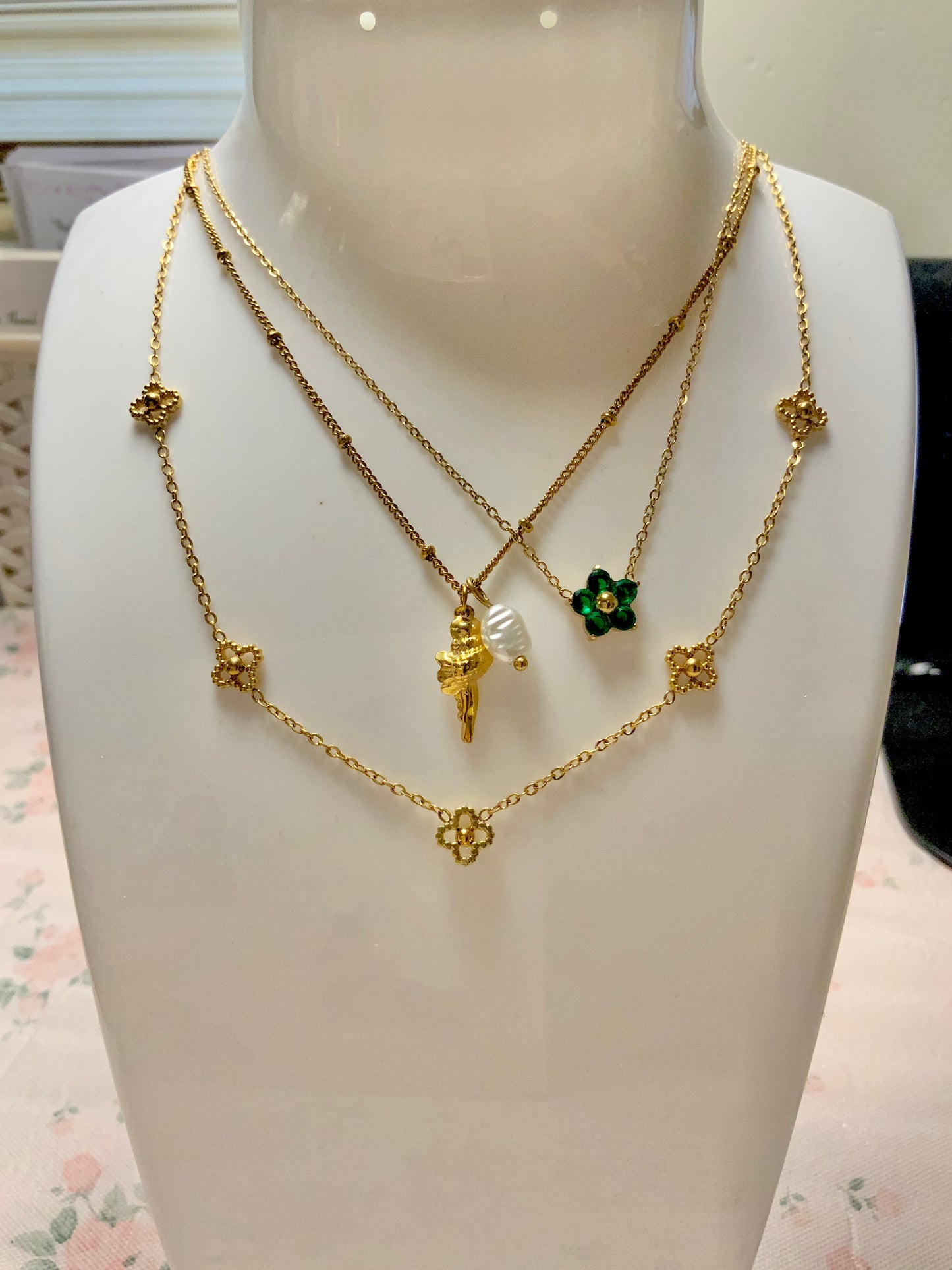 Shell pearl necklace