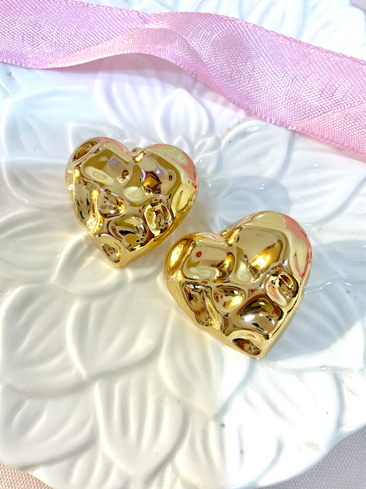 Heartstring studs