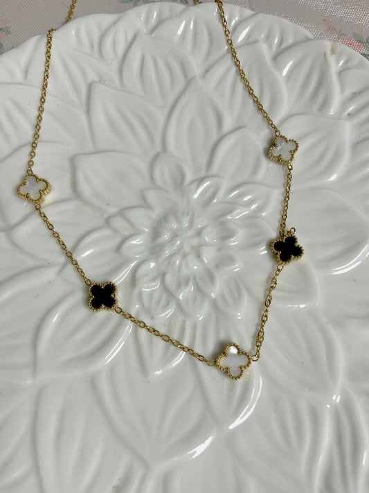 Reversible clover necklace